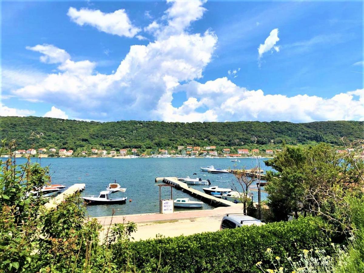 Apartments With Boat Mooring Marija Supetarska Draga Ngoại thất bức ảnh