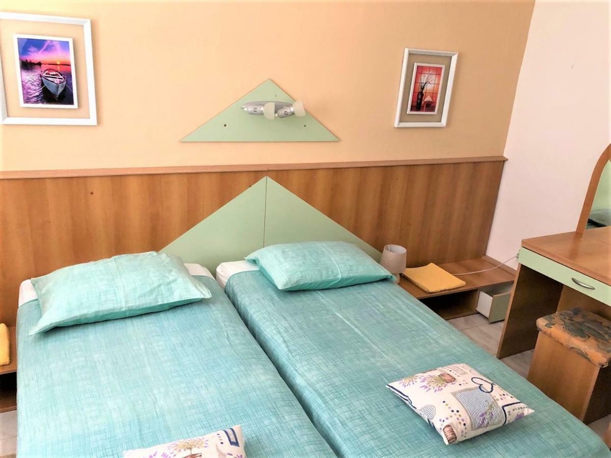 Apartments With Boat Mooring Marija Supetarska Draga Ngoại thất bức ảnh