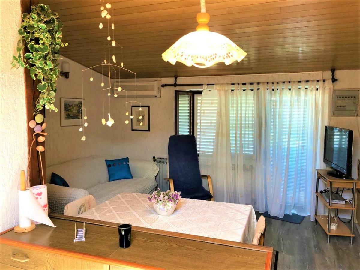Apartments With Boat Mooring Marija Supetarska Draga Ngoại thất bức ảnh